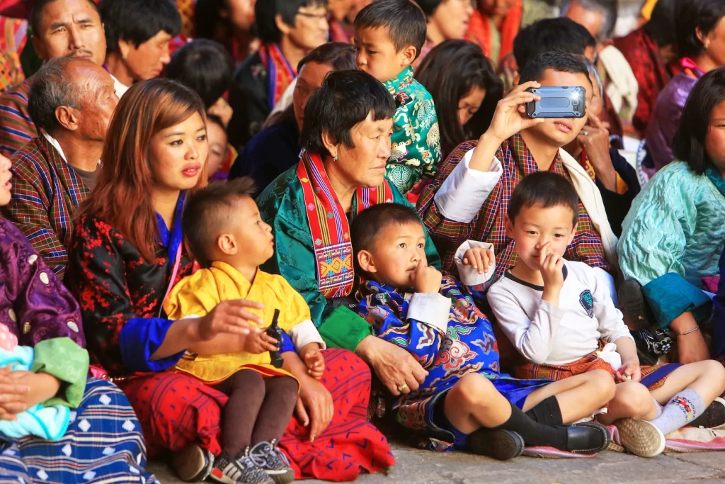 Home paro bhutan apr 07 2017 spectators 1024x683